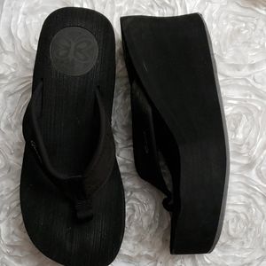 Guess platform Black sandals Women's size 7